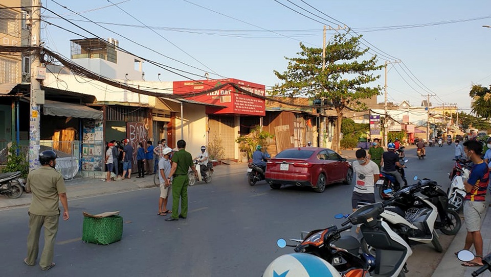 Chặn đầu ô tô, chém người đàn ông đang lái xe lìa tay - 1 Chặn đầu ô tô, chém người đàn ông đang lái xe lìa tay - 1