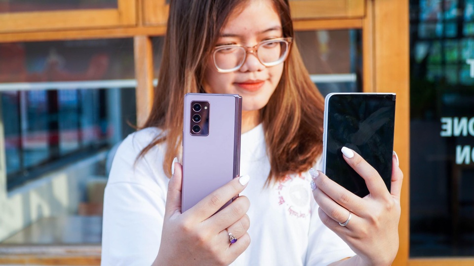 Galaxy Z Fold2 đối đầu Surface Duo: smartphone màn hình gập nào tốt hơn? - 8 Galaxy Z Fold2 đối đầu Surface Duo: smartphone màn hình gập nào tốt hơn? - 8