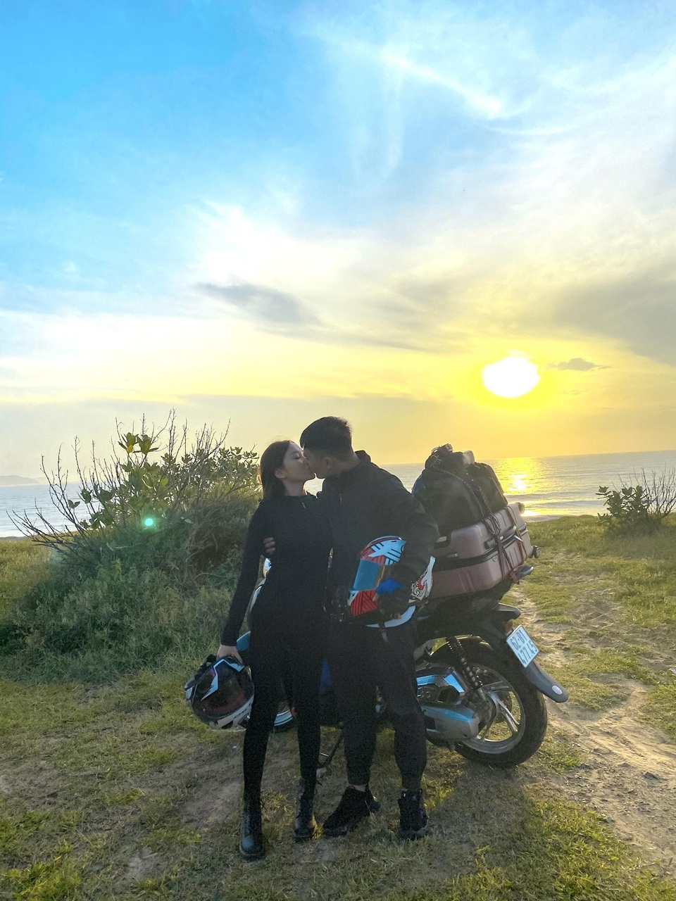 Cặp đôi 9x dành 33 ngày đi 6.000km du lịch khắp Việt Nam - 2 Cặp đôi 9x dành 33 ngày đi 6.000km du lịch khắp Việt Nam - 2