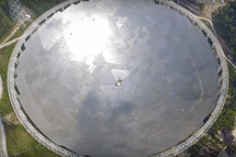 Kính viễn vọng khổng lồ ở Trung Quốc thu được nhiều tín hiệu kì lạ từ không gian