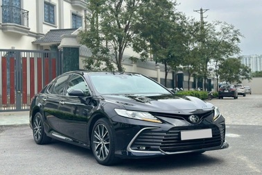 Tháng cuối bán bản cũ, Camry vẫn hút khách nhất phân khúc sedan hạng D