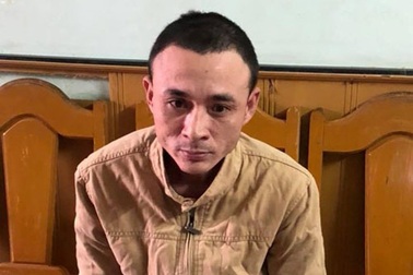 Châm lửa đốt xe máy, đốt nhà vì... "ngáo"