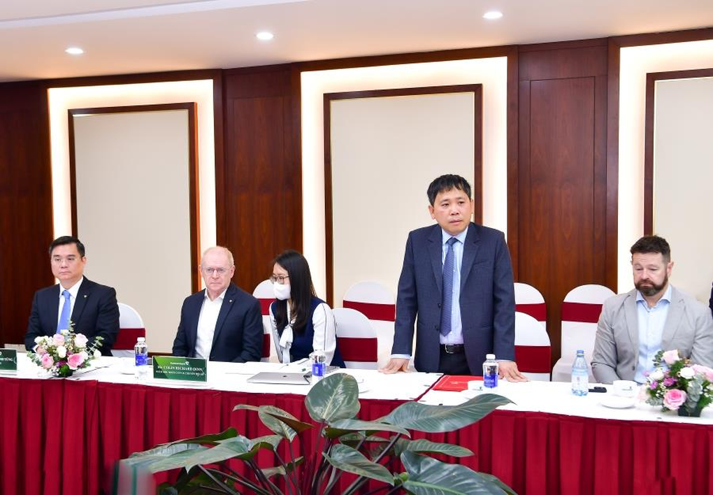 Vietcombank công bố quyết định nhân sự tại trụ sở chính - 3 Vietcombank công bố quyết định nhân sự tại trụ sở chính - 3