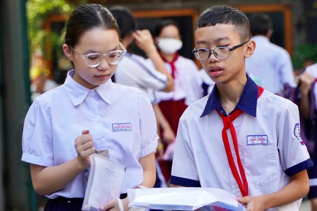 Tran Dai Nghia School의 6학년 입학 시험 점수 보기 - 1 Xem điểm thi vào lớp 6 Trường Trần Đại Nghĩa - 1