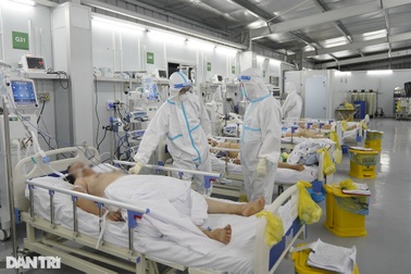 Bên trong bệnh viện dã chiến xây cấp tốc trên đầm lầy vừa đi vào hoạt động