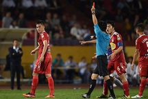 Bầu Đức cho vào sân, cầu thủ HA Gia Lai lại dính án phạt