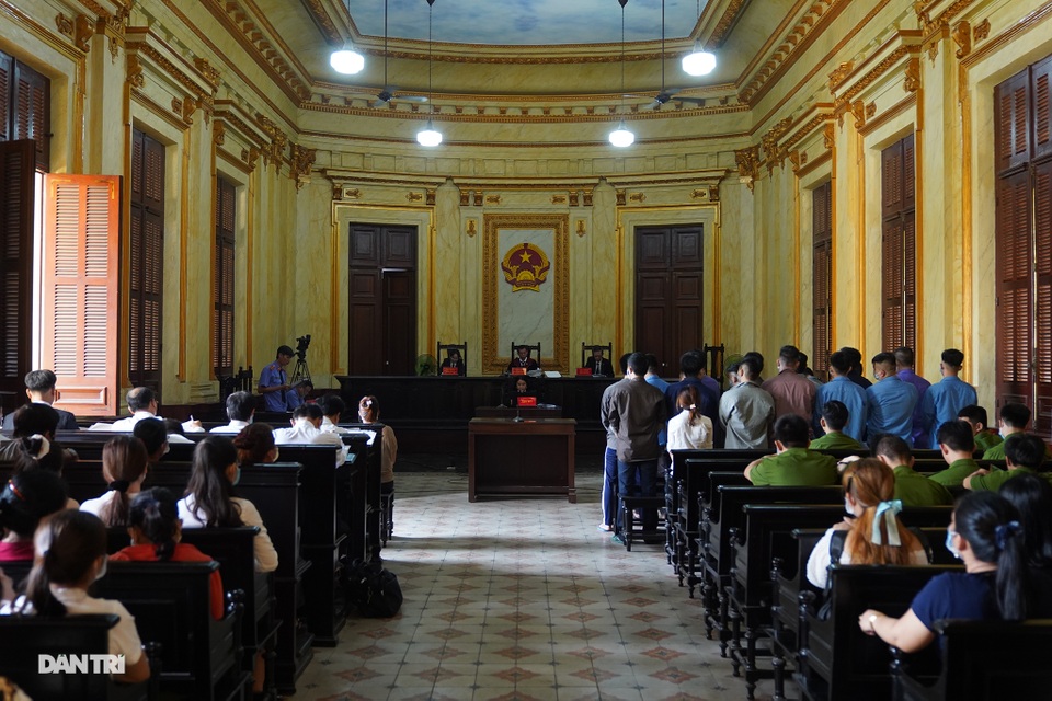 Xuất hiện tình tiết bất ngờ tại tòa trong ngày đầu xét xử vụ Tuấn khỉ - 9 Xuất hiện tình tiết bất ngờ tại tòa trong ngày đầu xét xử vụ Tuấn khỉ - 9