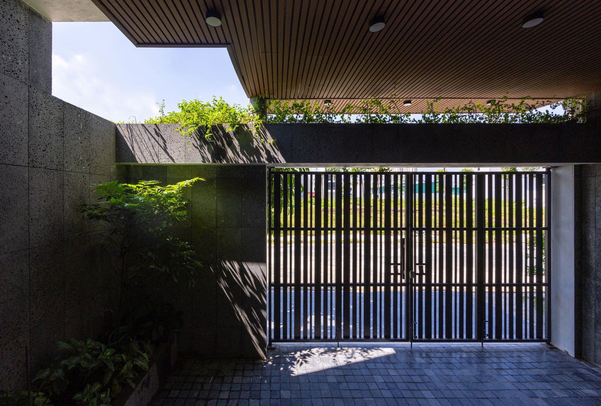 Nhà 90m2 của gia đình ở Hà Nội gắn kết thiên nhiên nhờ thiết kế lạ - 3 Nhà 90m2 của gia đình ở Hà Nội gắn kết thiên nhiên nhờ thiết kế lạ - 3
