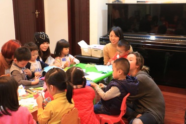 Phụ huynh áp dụng mô hình home-school: Không cho con tới trường trước 6 tuổi!