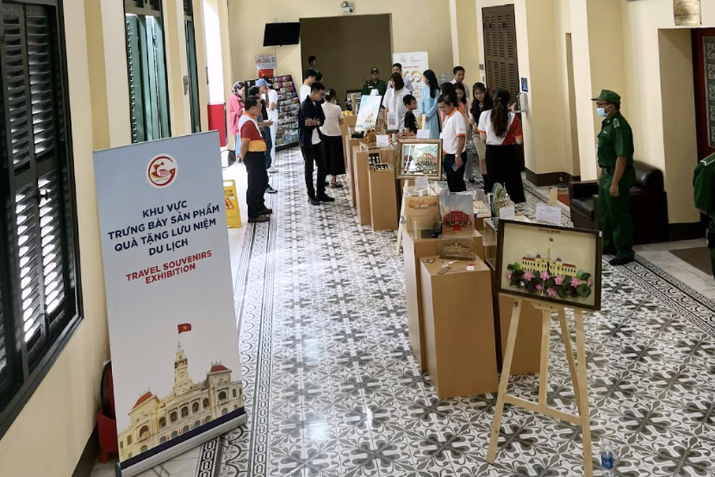Du khách thấy tự hào, rất yêu Sài Gòn tại tour du lịch đặc biệt dịp 2/9 - 1 Du khách thấy tự hào, rất yêu Sài Gòn tại tour du lịch đặc biệt dịp 2/9 - 1