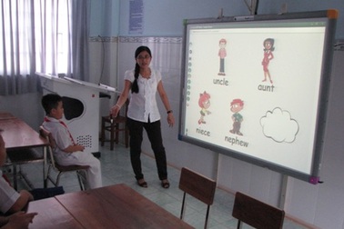 Phụ huynh tố trường dạy thêm Anh văn trong giờ học chính khóa