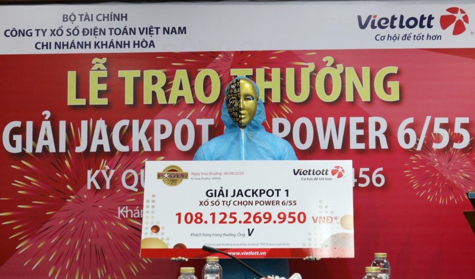 TPHCM: Một tấm vé số trúng độc đắc hơn 40 tỷ đồng - 2 TPHCM: Một tấm vé số trúng độc đắc hơn 40 tỷ đồng - 2