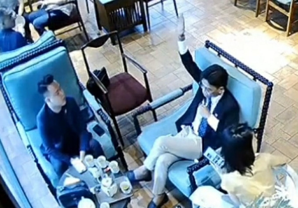 Bắt tổng tài chỉ đạo đánh nhân viên quán cà phê ở Hà Nội - 2 Bắt tổng tài chỉ đạo đánh nhân viên quán cà phê ở Hà Nội - 2