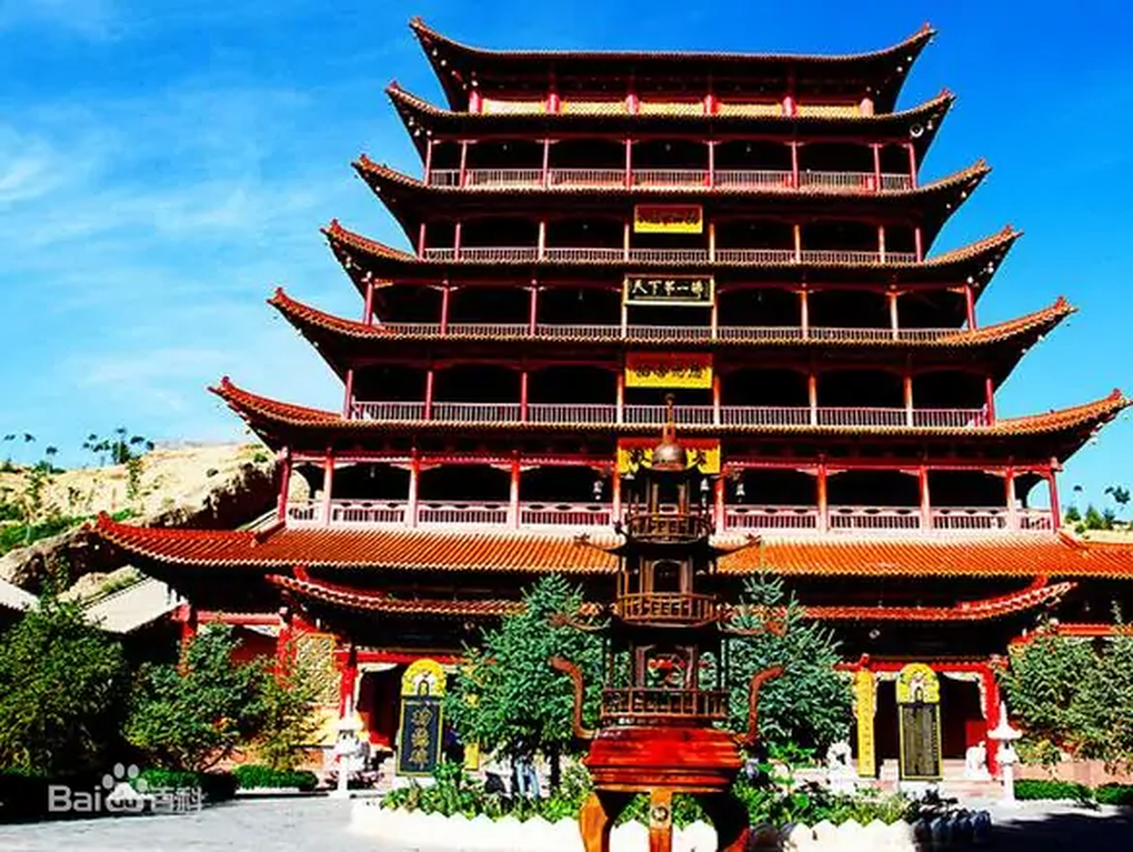 Tượng Phật vẫn nguyên vẹn sau trận hỏa hoạn lớn thiêu rụi chùa ở Trung Quốc - 1 Tượng Phật vẫn nguyên vẹn sau trận hỏa hoạn lớn thiêu rụi chùa ở Trung Quốc - 1