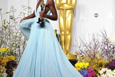 Những bộ cánh lộng lẫy bậc nhất lịch sử Oscar