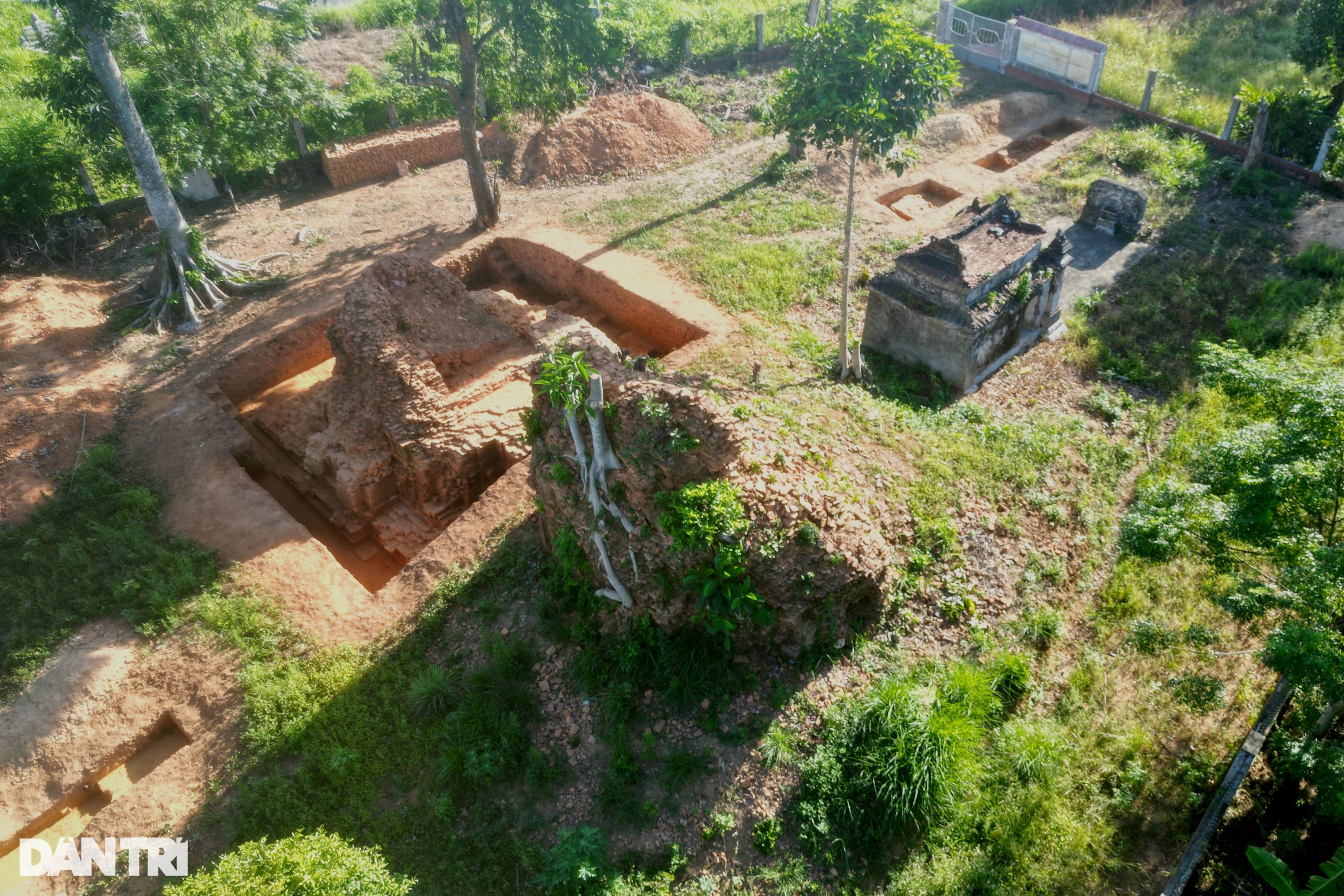 View - Tháp Chăm đôi Liễu Cốc vừa được khảo cổ ở Huế | Báo Dân trí