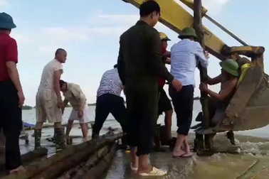 Vỡ đê sông Bùi 2, làng xã chìm trong biển nước