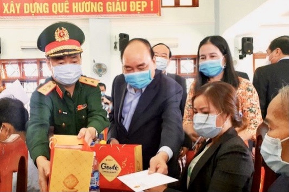 Thủ tướng thăm và tặng quà Tết gia đình chính sách, hộ nghèo tại Quảng Nam - 2 Thủ tướng thăm và tặng quà Tết gia đình chính sách, hộ nghèo tại Quảng Nam - 2