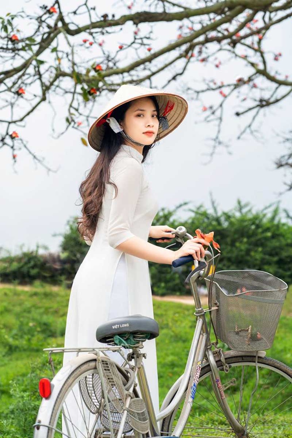 Vẻ đẹp dung dị “hút ánh nhìn” của nữ sinh Ngân hàng - 3 Vẻ đẹp dung dị “hút ánh nhìn” của nữ sinh Ngân hàng - 3
