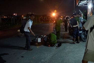 Một cô gái bị nhóm cướp đạp ngã xe chấn thương sọ não