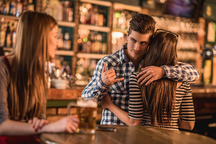 Tính yêu "sơ cua" để chọn vợ cho chuẩn, thanh niên bị "ném đá" tơi bời