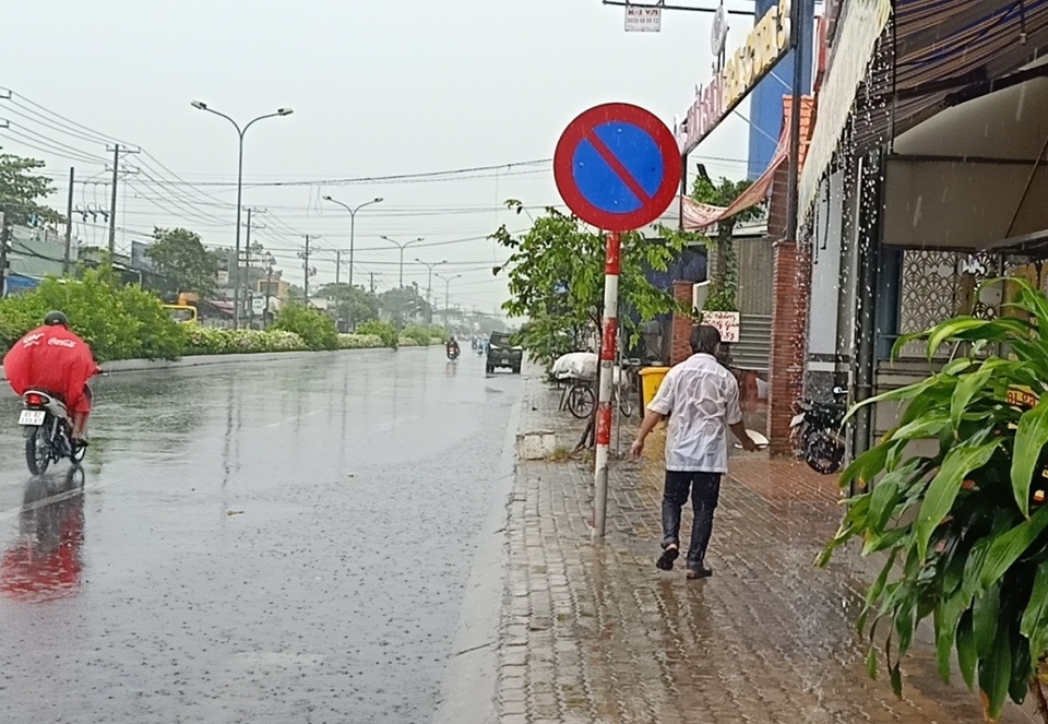 “Mưa vàng” giải nhiệt khắp Miền Tây sau bao ngày nắng hạn - 13 “Mưa vàng” giải nhiệt khắp Miền Tây sau bao ngày nắng hạn - 13