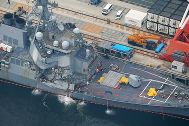 Chi tiết đáng ngờ trong vụ va chạm giữa tàu chiến Mỹ với tàu hàng Philippines