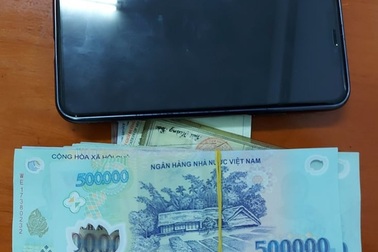 Bắt y sĩ quay clip nhạy cảm  để tống tình, tiền cô gái cùng dãy trọ