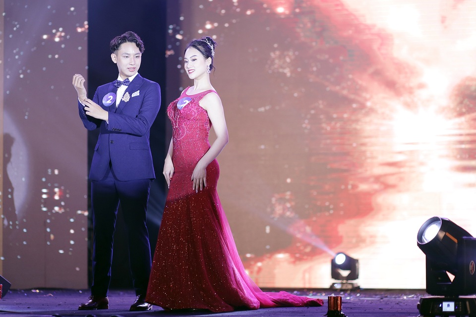 Lộ diện tân Hoa khôi ĐH Ngoại thương Hà Nội - 9 Lộ diện tân Hoa khôi ĐH Ngoại thương Hà Nội - 9