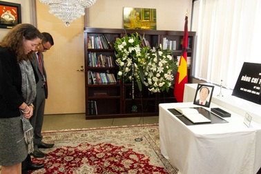 Lễ viếng Chủ tịch nước Trần Đại Quang tại Đại sứ quán Việt Nam tại Hoa Kỳ