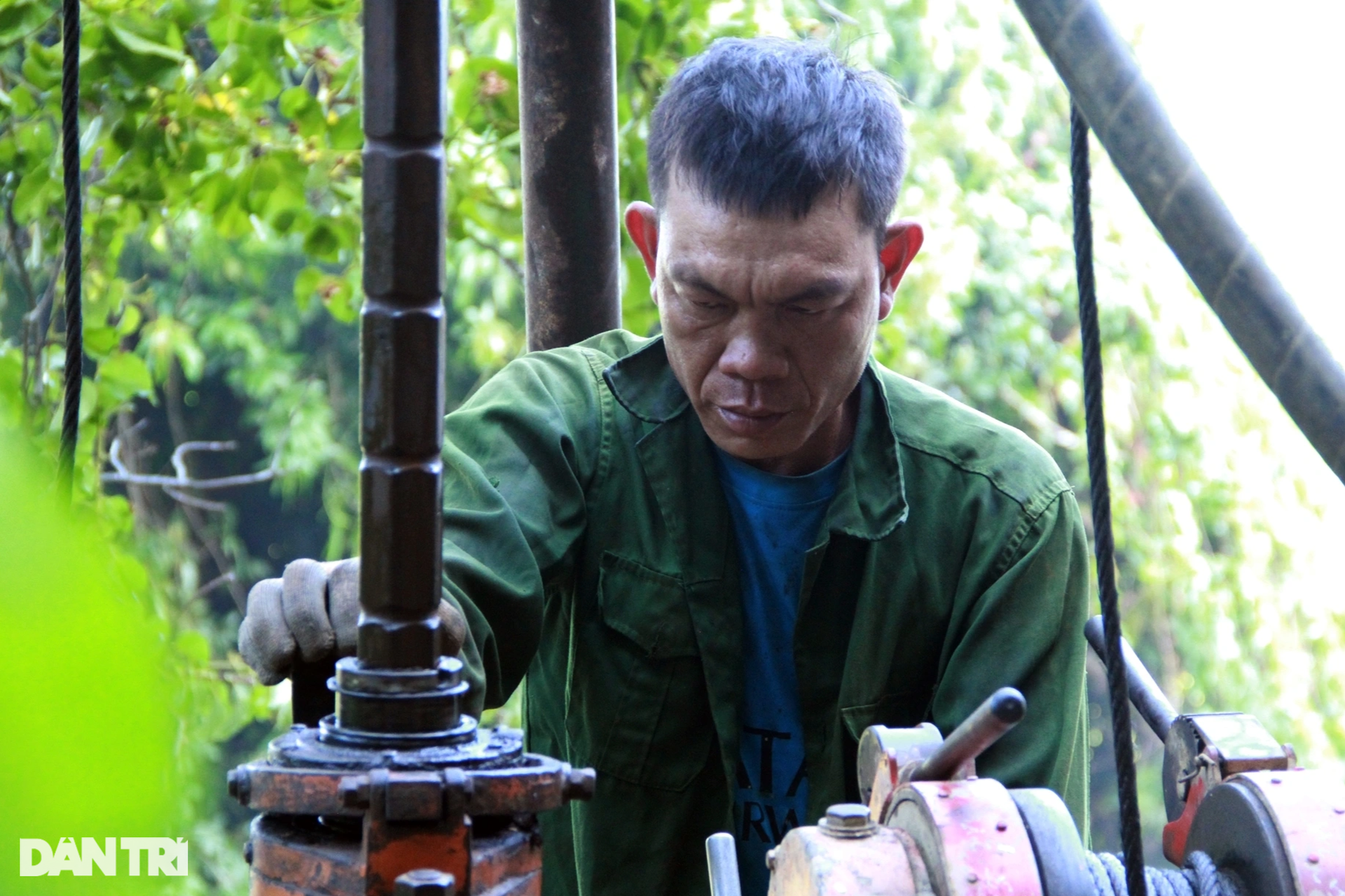 Sạt lở hầm đường sắt Bãi Gió: Khoan xuyên sườn núi, đổ bê tông để gia cố - 5 Sạt lở hầm đường sắt Bãi Gió: Khoan xuyên sườn núi, đổ bê tông để gia cố - 5
