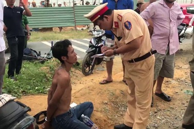 CSGT bắt đối tượng liên tục cướp tài sản ở cửa ngõ Sài Gòn