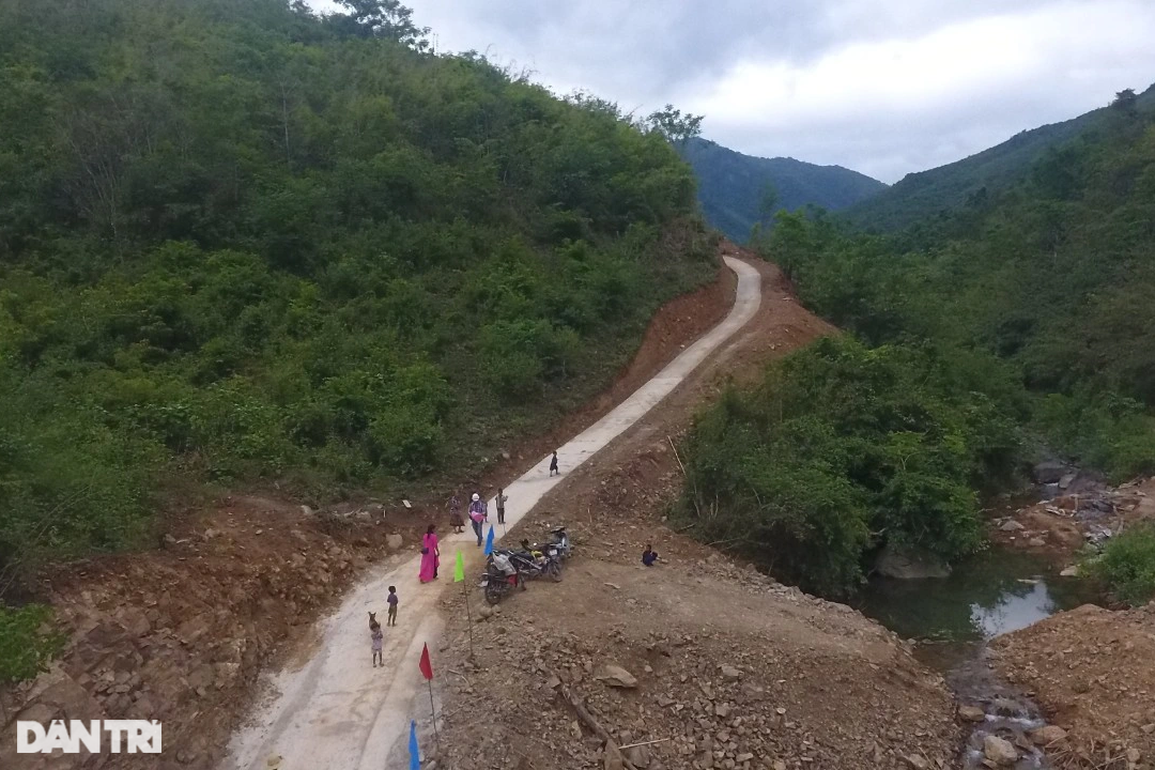 Ngập tràn niềm vui ngày khánh thành cầu Khuyến học và Dân trí nơi biên giới - 12 Ngập tràn niềm vui ngày khánh thành cầu Khuyến học và Dân trí nơi biên giới - 12