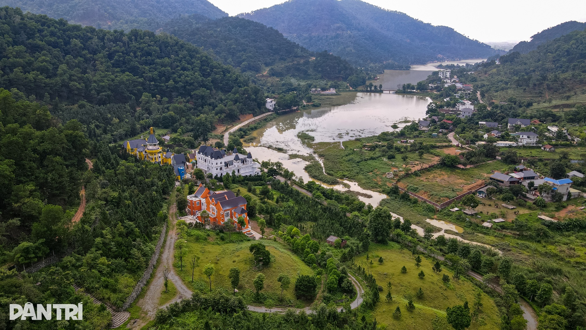 Điểm mặt những biệt thự, homestay xẻ thịt đất rừng phòng hộ ở Sóc Sơn - 1 Điểm mặt những biệt thự, homestay xẻ thịt đất rừng phòng hộ ở Sóc Sơn - 1