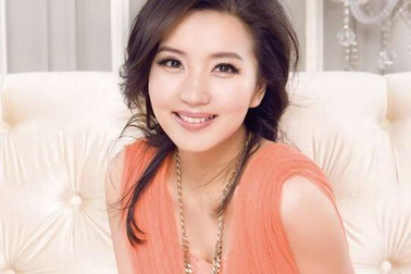 Mỹ nhân Trần Hảo rạng ngời và thon gọn vài tháng sau sinh