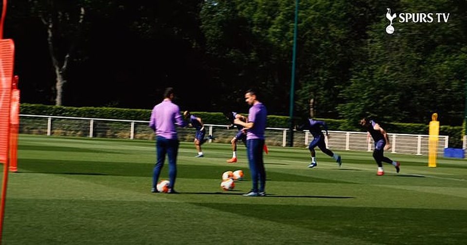 Harry Kane và Son Heung Min hăng say tập luyện cùng đồng đội - 2 Harry Kane và Son Heung Min hăng say tập luyện cùng đồng đội - 2