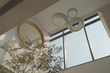 Tiết lộ thiết kế căn penthouse 2 tầng khiến chủ nhà không muốn ra ngoài