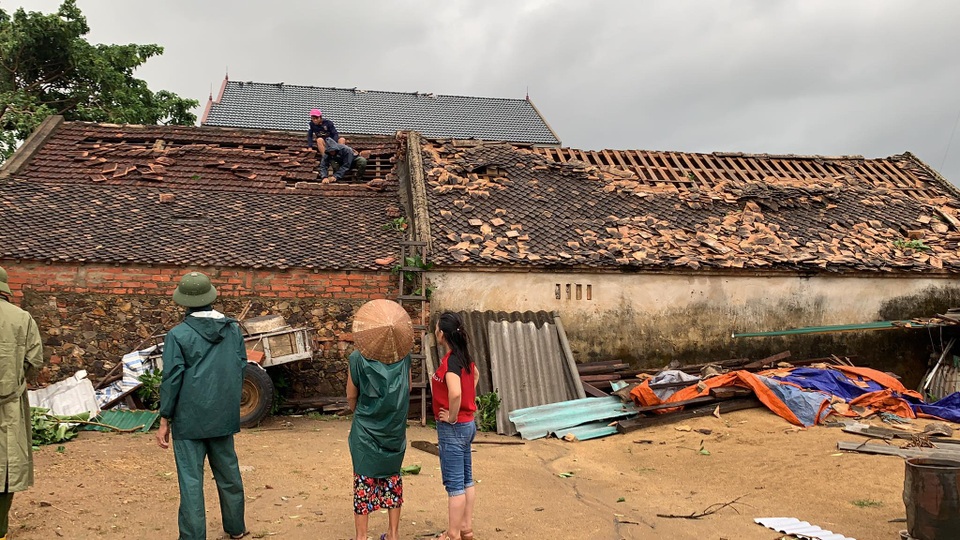 Đà Nẵng mưa và sấm liên hồi, nhiều tuyến đường bị ngập - 6 Đà Nẵng mưa và sấm liên hồi, nhiều tuyến đường bị ngập - 6