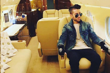 Thanh niên nhà giàu ăn chơi tận hưởng nốt cuối hè