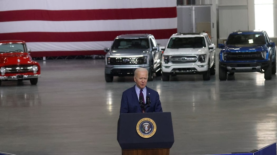 Tổng thống Mỹ Biden lái thử xe bán tải chạy điện Ford F-150 Lightning - 1 Tổng thống Mỹ Biden lái thử xe bán tải chạy điện Ford F-150 Lightning - 1