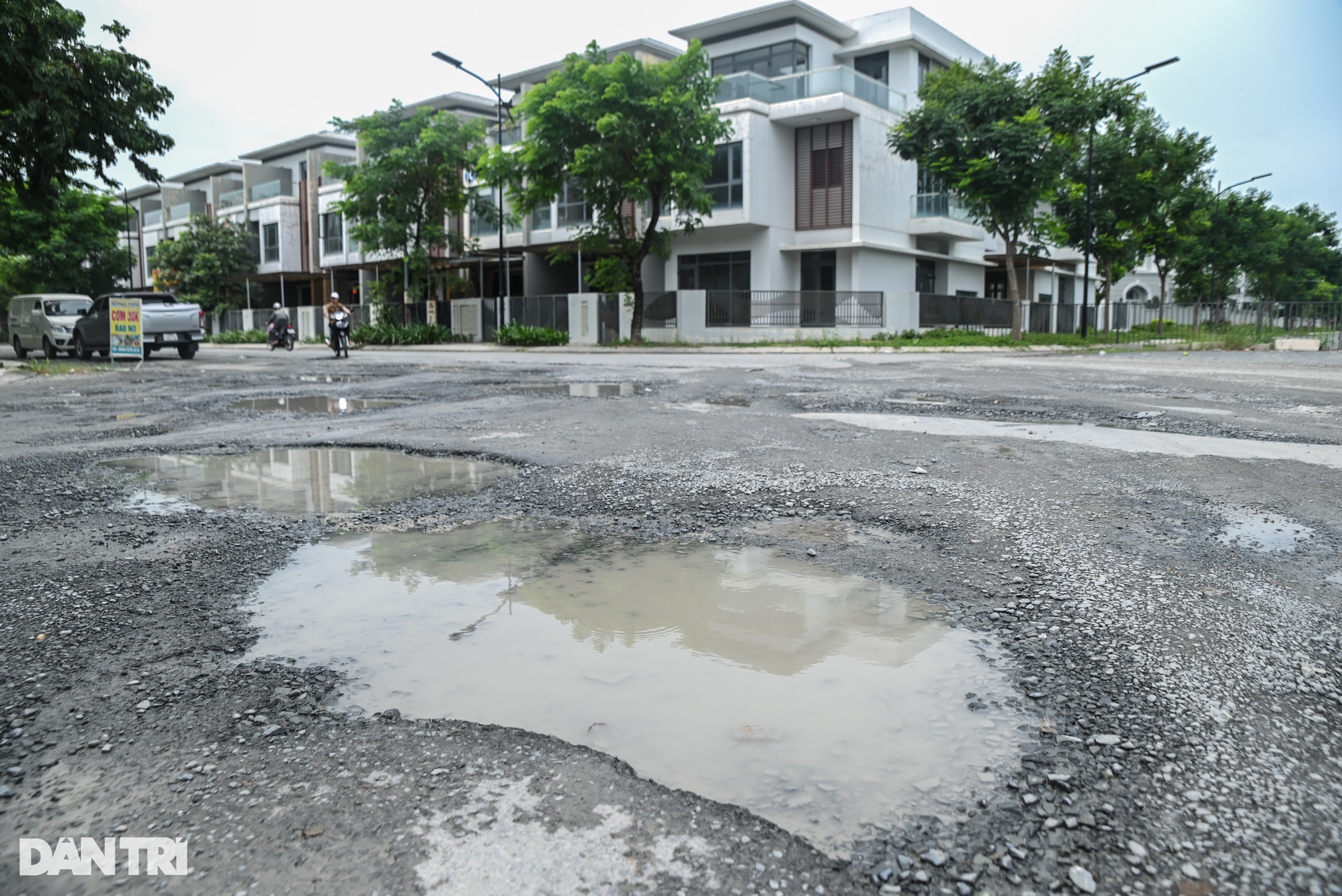 View - Khu đô thị hơn 6.000 tỷ bỏ hoang, vắng bóng người tại TPHCM | Báo Dân trí