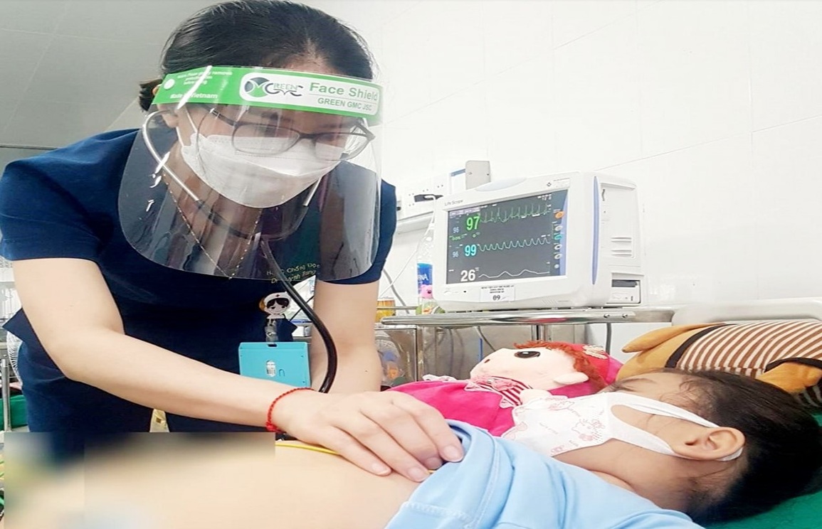 Bé 8 tuổi nguy kịch do viêm đa hệ thống hậu Covid-19 - 1 Bé 8 tuổi nguy kịch do viêm đa hệ thống hậu Covid-19 - 1