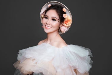 Hoa hậu Nguyễn Thị Thùy đoạt cúp Silver Awards