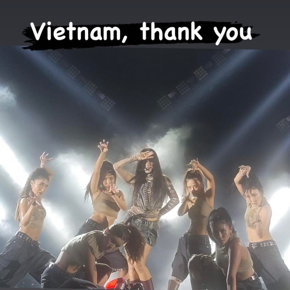 Nữ hoàng gợi cảm Lee Hyori mê cafe sữa đá vỉa hè, nón lá Việt Nam - 3 Nữ hoàng gợi cảm Lee Hyori mê cafe sữa đá vỉa hè, nón lá Việt Nam - 3