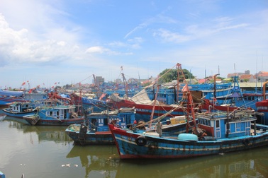 Làng biển tỷ phú tan hoang vì... nợ nần!