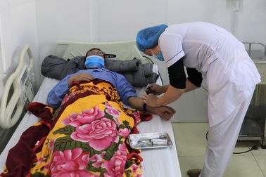 Giám đốc bệnh viện lý giải việc 2 tháng chưa trả lương cho y bác sĩ