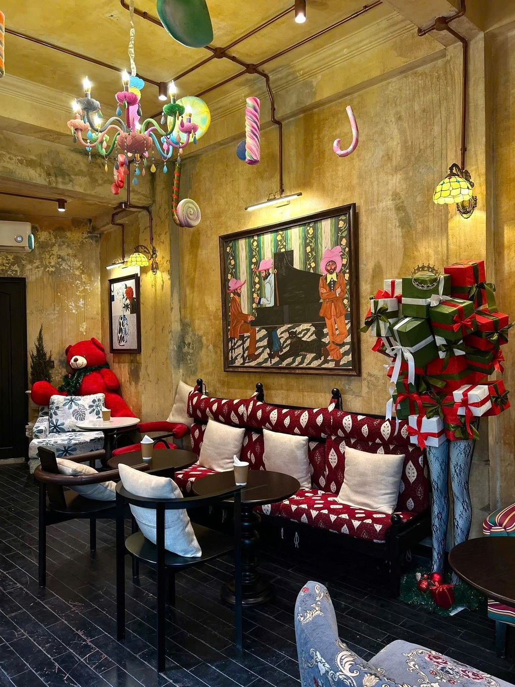 Top 5 quán cà phê ở Hà Nội trang trí Giáng sinh ấn tượng, chụp ảnh đẹp - 10 Top 5 quán cà phê ở Hà Nội trang trí Giáng sinh ấn tượng, chụp ảnh đẹp - 10
