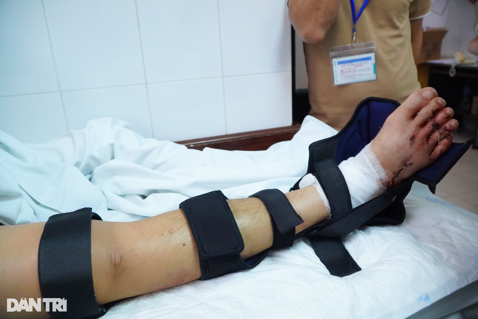 Nạn nhân bão lũ tăng dồn dập, bệnh viện tuyến cuối căng mình cứu chữa - 5 Nạn nhân bão lũ tăng dồn dập, bệnh viện tuyến cuối căng mình cứu chữa - 5