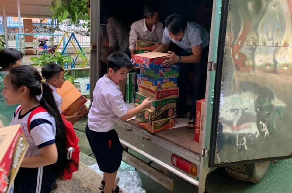 Tuyên truyền tinh thần tương thân tương ái cứu trợ đồng bào miền Trung - 1 Tuyên truyền tinh thần tương thân tương ái cứu trợ đồng bào miền Trung - 1