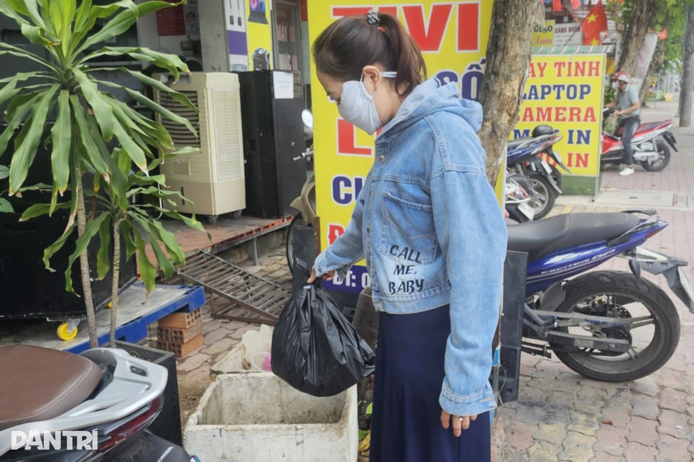 Người dân TPHCM băn khoăn khi áp dụng phí thu gom rác theo khối lượng - 2 Người dân TPHCM băn khoăn khi áp dụng phí thu gom rác theo khối lượng - 2